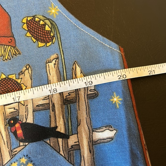 Hand crafted fall vest. Flannel inside, cotton fabric outside. Finished seems. - Picture 10 of 11